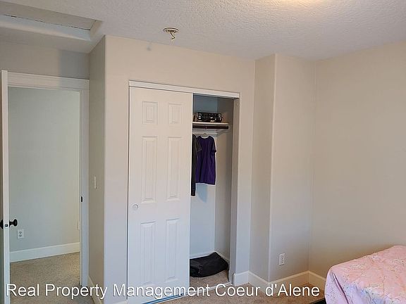 5th image of 1286 E Hoffman Ave