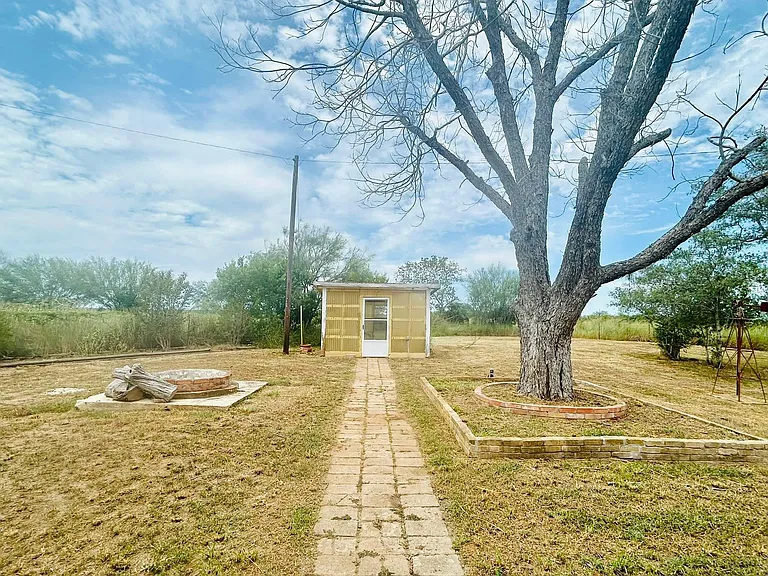 1040 N Highway 80 — Photo 32
