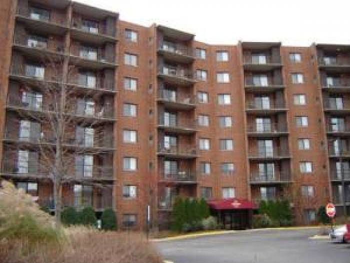 2nd image of 1 Bloomingdale Pl APT 204