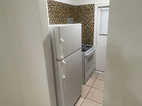4th image of 1023 NW 36th Ave #4