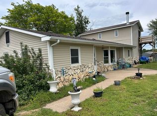 422 N Viking Blvd, Winfield, KS 67156
