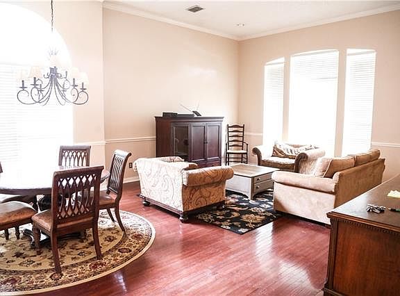2nd image of 6817 Moss Ln