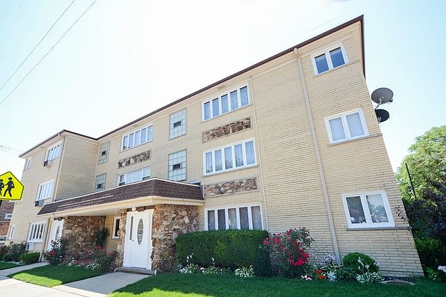 1st image of 6555 W Belmont Ave APT 1C