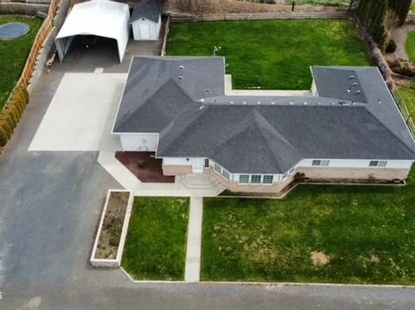 211 S 98th Ave, Yakima, WA 98908