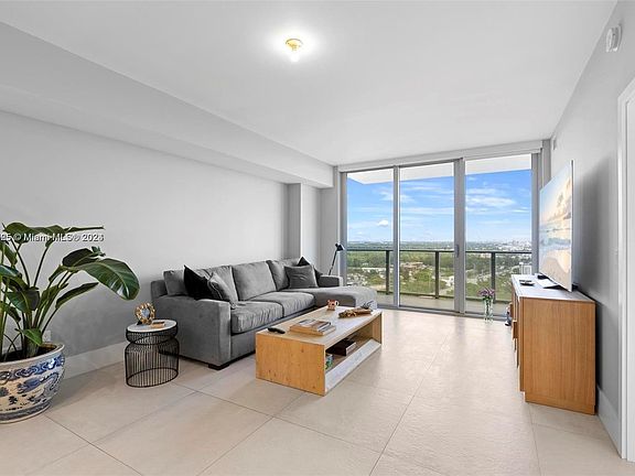 4th image of 16385 Biscayne Blvd Unit 2703