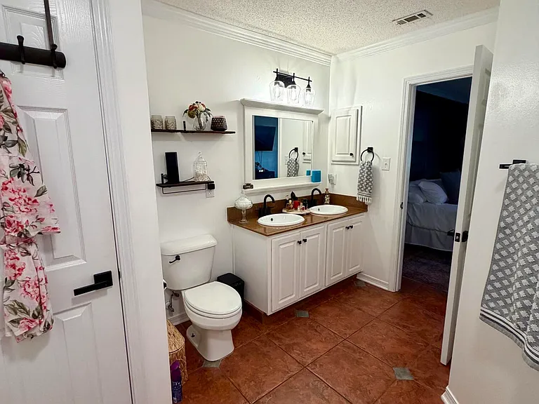 3406 Hermitage Ct — Photo 18