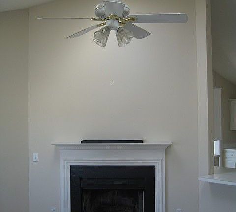 3rd image of 2402 Glen Laurel Dr