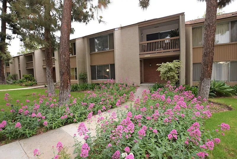 3 bed, 1.5 bath, 1238 sqft, $2,995 — Photo 1
