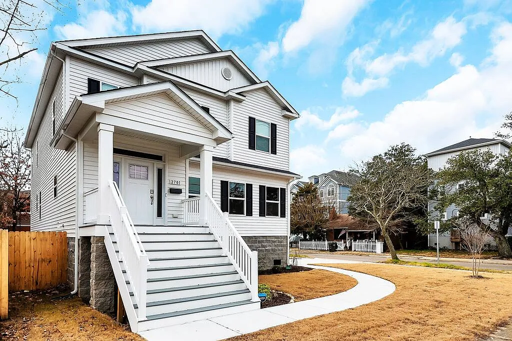 Amazing exterior view! - 2701 Pleasant Ave