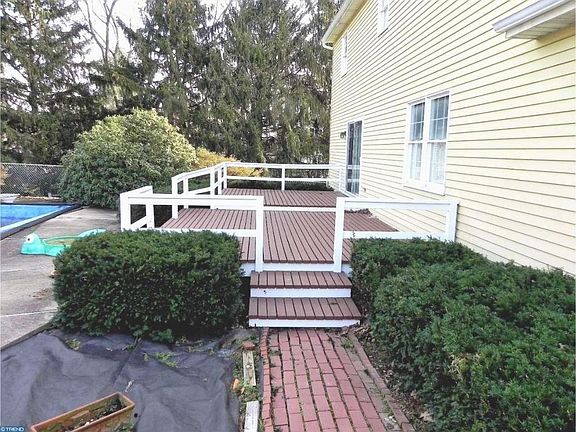 2nd image of 39 Richard Lee Ln
