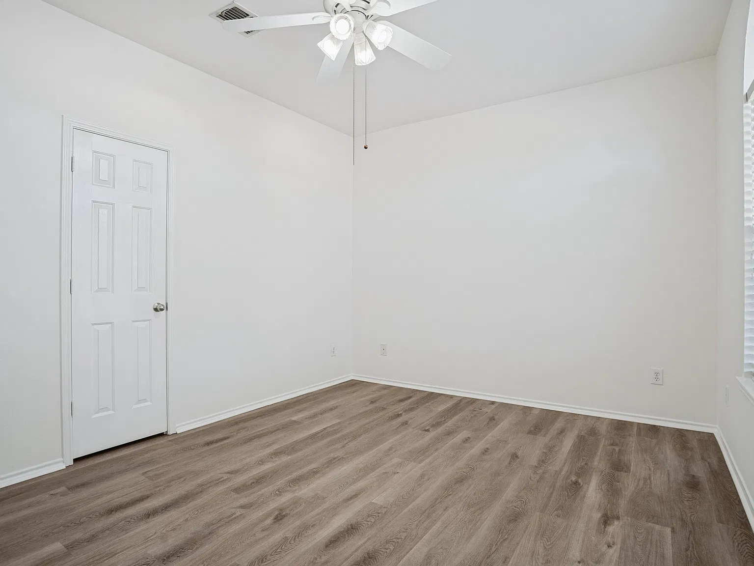3 bed, 1593 sqft, $2,100 — Photo 1