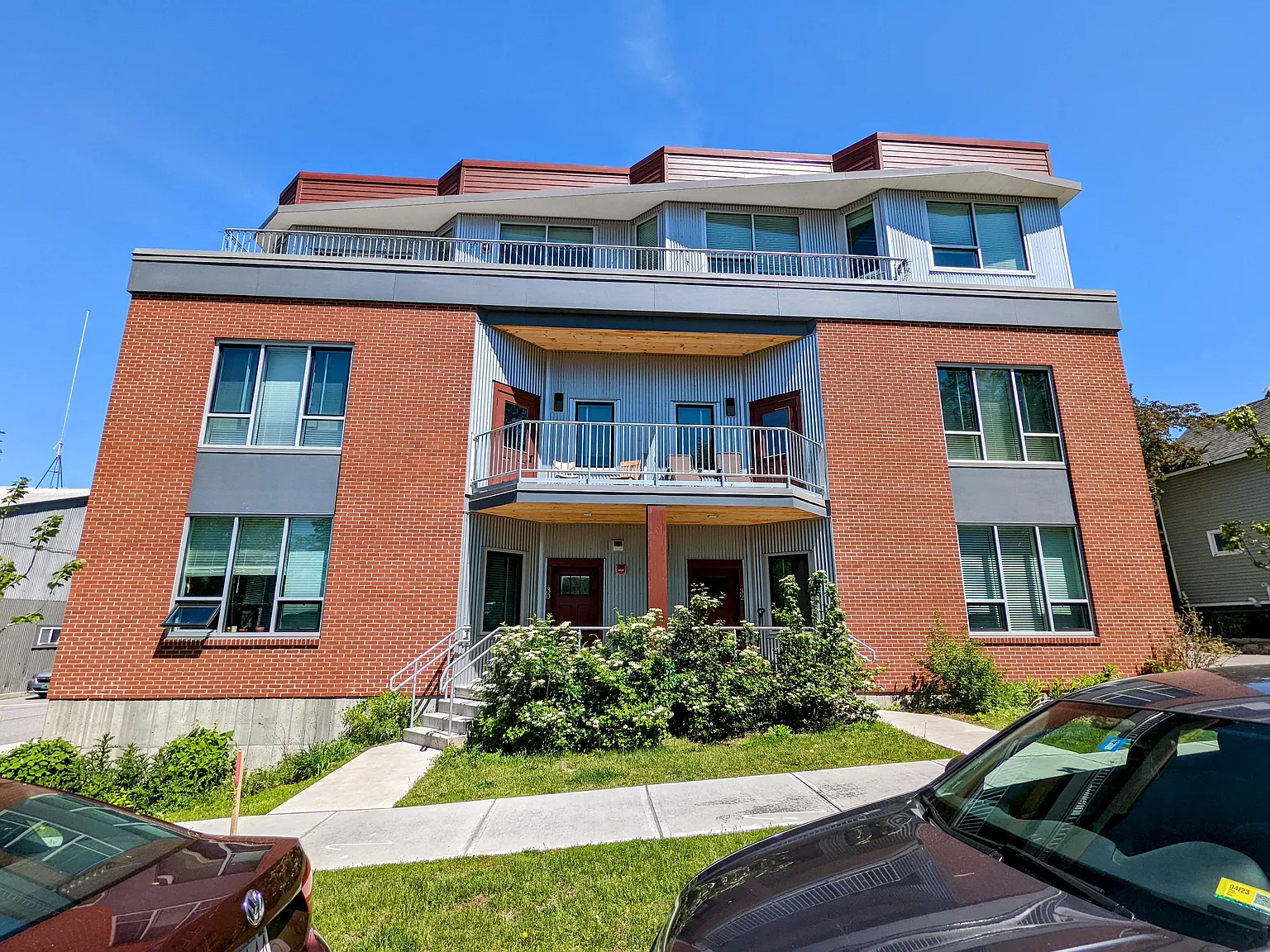 2 bed, 1.5 bath, 1300 sqft, $3,000 — Photo 1