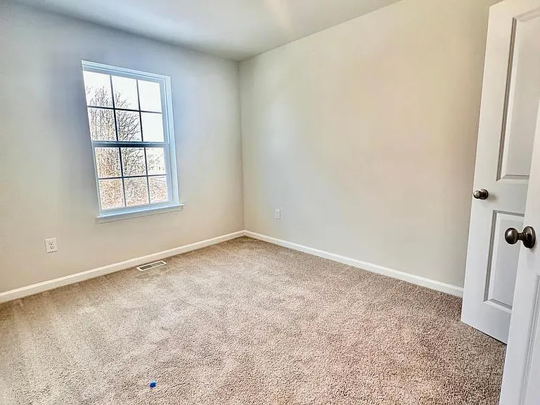 102 Jonagold Dr — Photo 16