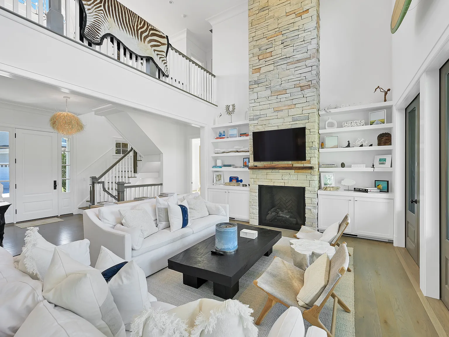 Fabulous New House south of the highway in Quogue — Photo 3