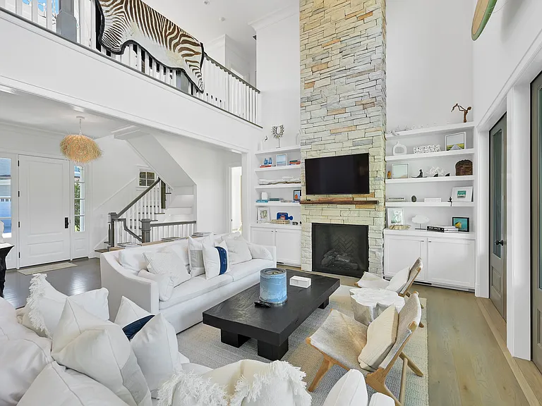 52 Quogue St #2 — Photo 3