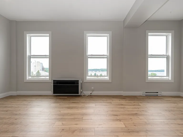 523 Bay St #14 — Photo 8