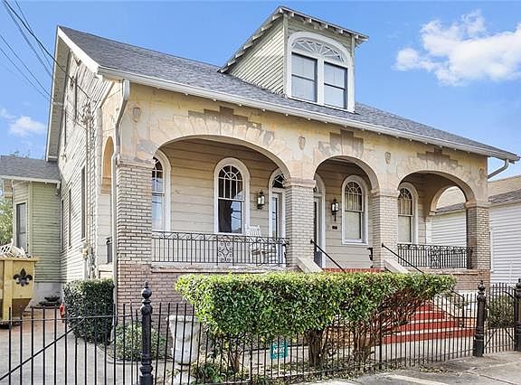 2nd image of 912 Constantinople St
