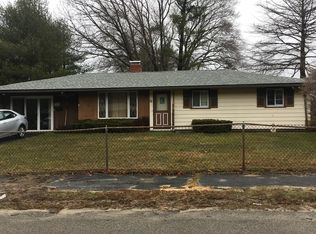 82 Rindone St, Holbrook, MA 02343