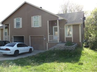 6902 Sobbie Rd, Pleasant Valley, MO 64068