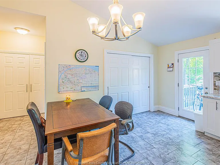 493 Wellington Ave #UPPER — Photo 11