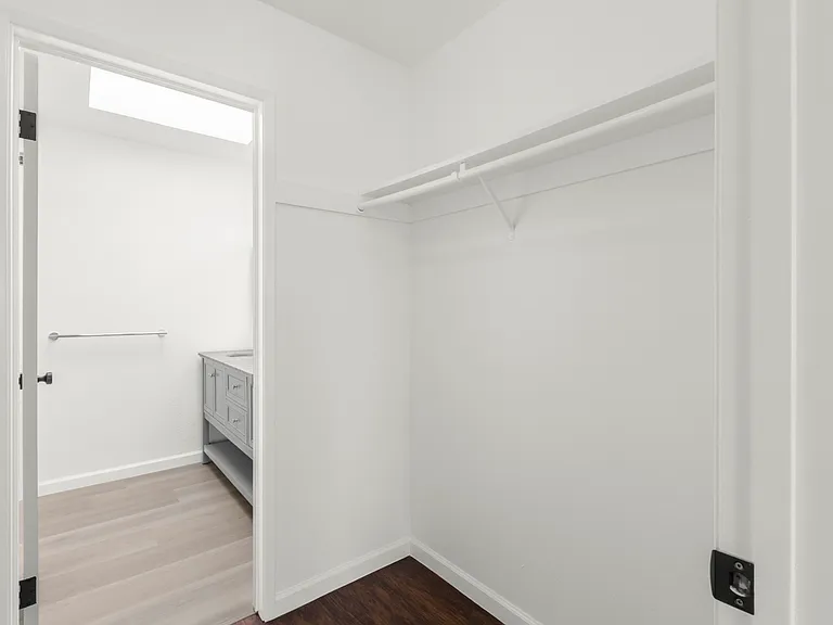 The Edgeworth Apartments — Photo 26