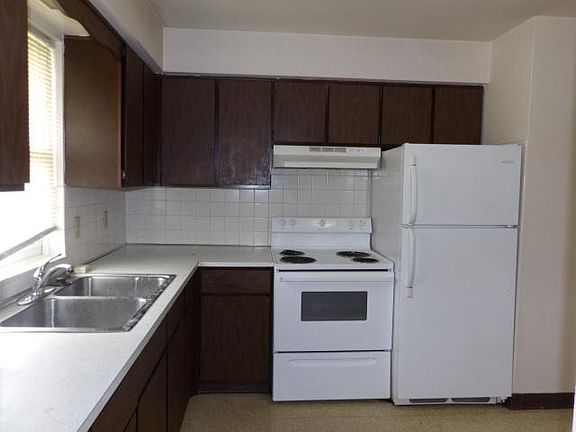 4th image of 992 Patricia Dr APT 4