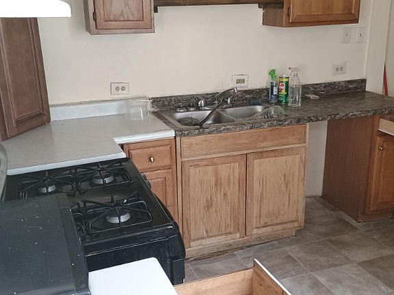 2nd image of 154 E 7th St