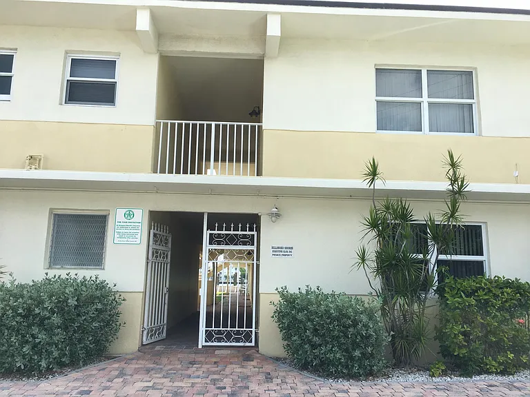 2508 Bay Dr #25 — Photo 3