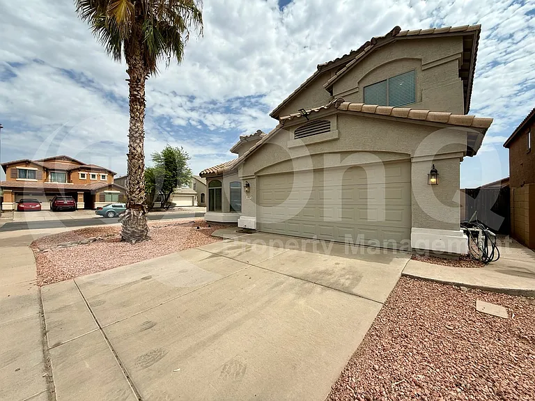 5517 W Wood St — Photo 1