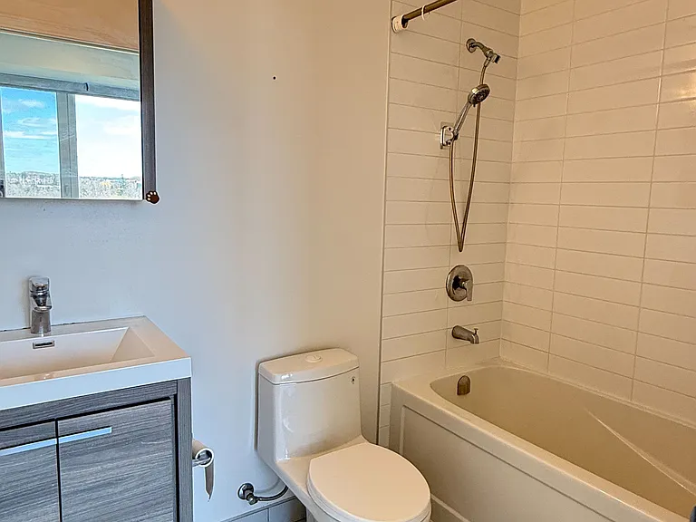 18 Rouge Valley Dr W #601 — Photo 8