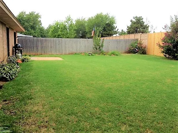 719 Hawthorne Place — Photo 4