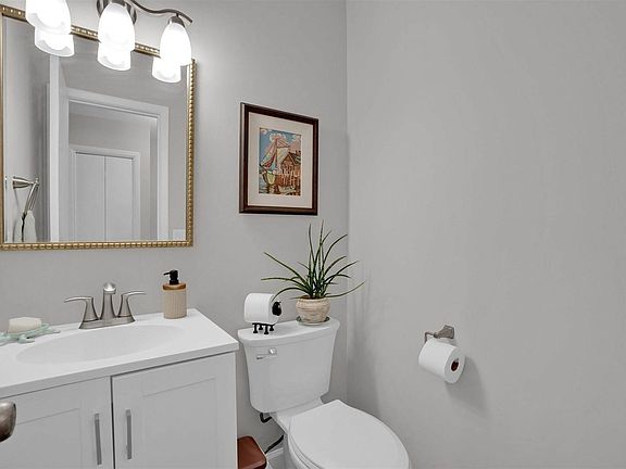 5th image of 213 Mariners Row