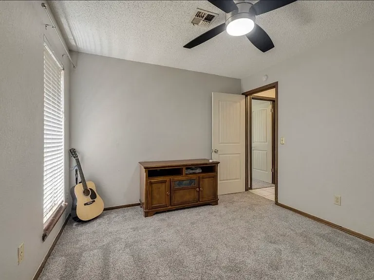 7613 Maehs Cir — Photo 10