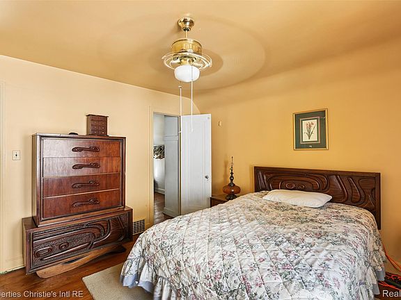 12th image of 15453 Coyle St