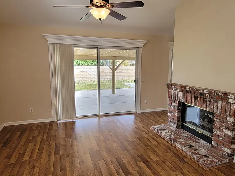 3143 Mariposa Ave — Photo 7