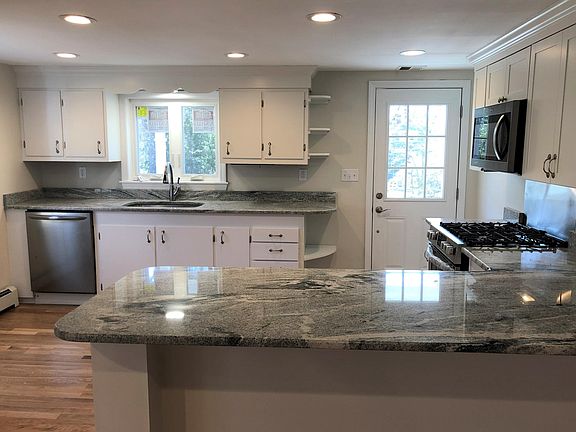 Granite kitchen, gas stove