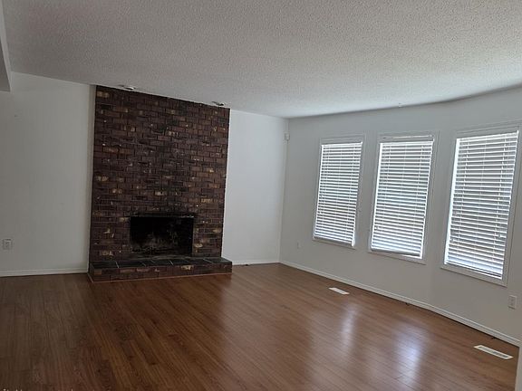 4th image of 3036 Mouat Dr