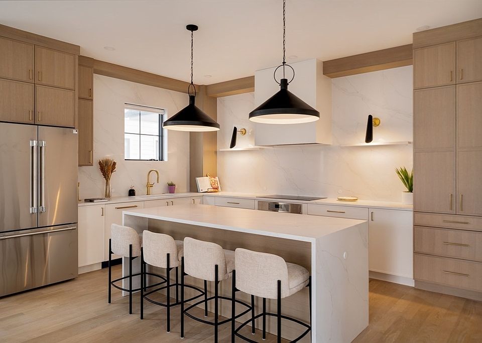 1st image of 19 S Waverly St #19