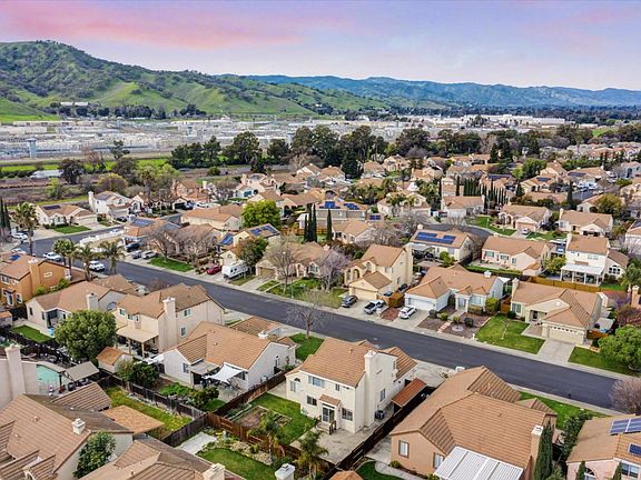 3rd image of 1030 Fox Hound Road