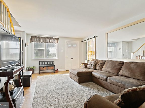 2nd image of 2572 Bond Ave