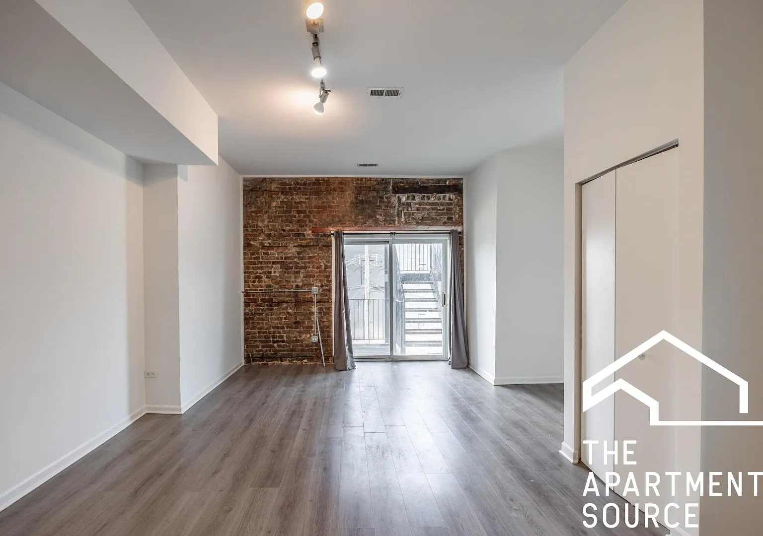 2022 South Throop Street #2W — Photo 2