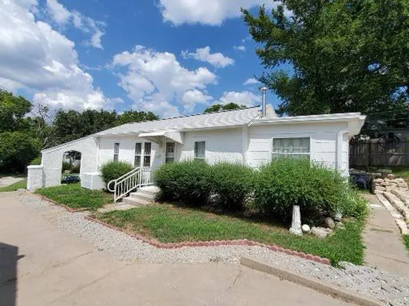 716 W 10th St, Concordia, KS 66901