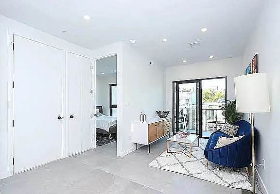 3rd image of 537 Grand St #3