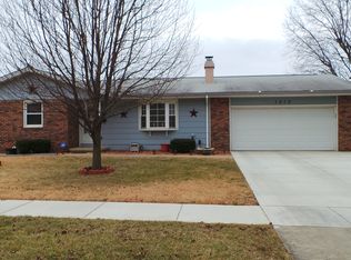 1013 Westgate Dr, Charleston, IL 61920