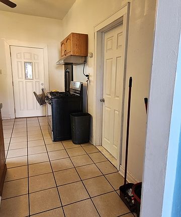 4th image of 8548 S Buffalo Ave #2F
