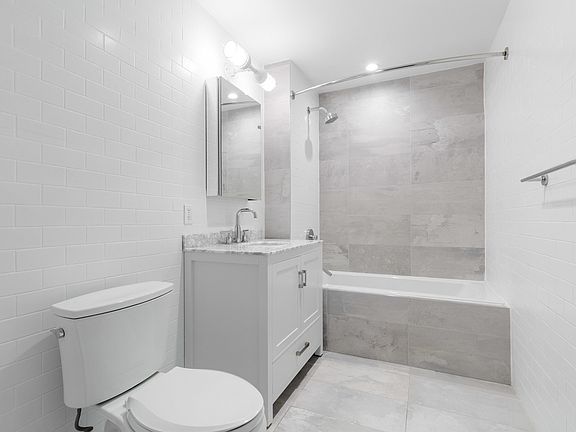 5th image of 387 Manhattan Ave #2CC