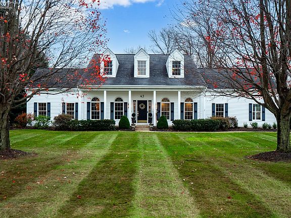 4th image of 43 Twin Oaks Dr
