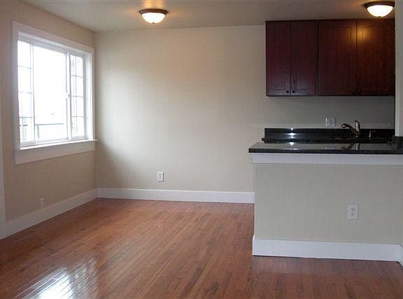 3rd image of 1021 Taylor Ave N #1