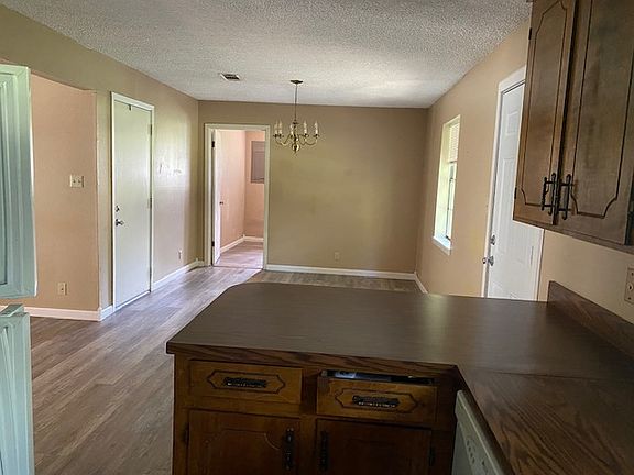 5th image of 240 Ramona Dr