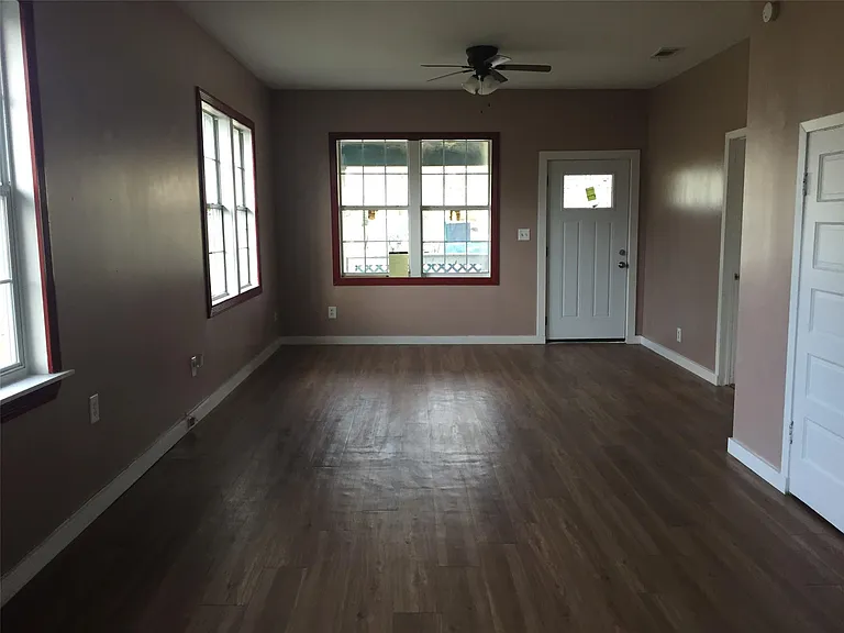 310 Foerster St — Photo 6